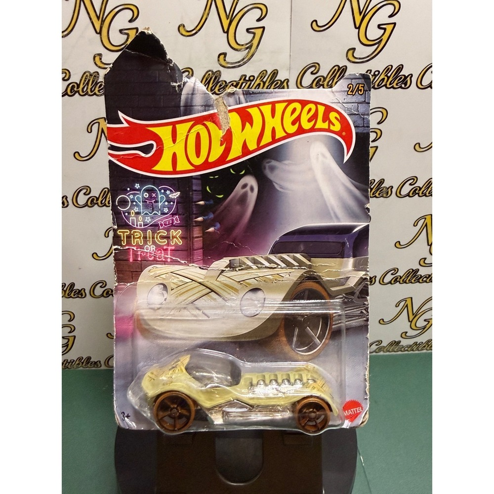 Hot Wheels 2021 Halloween Trick or Treat 2/5 Super Stinger Diecast Toy Car